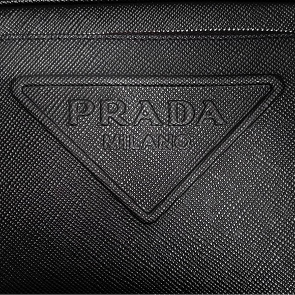🆕PRADA Bandiliera Black Saffiano Logo Embossed Crossbody Camera Bag SHW • UNISEX - Picture 6 of 11